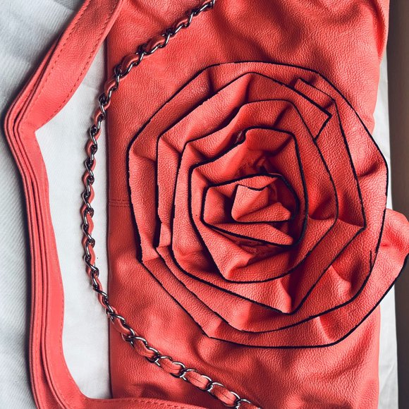 Pink Leather Modern Crossbody bag with Rose - Picture 12 of 14